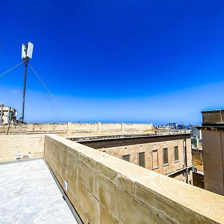 Designer Duplex Penthouse In Floriana Apartment Exterior photo